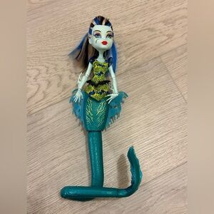 Monster High GREAT SCARRIER REEF Glowsome Ghoulfish Frankie Stein Doll Glow 2008